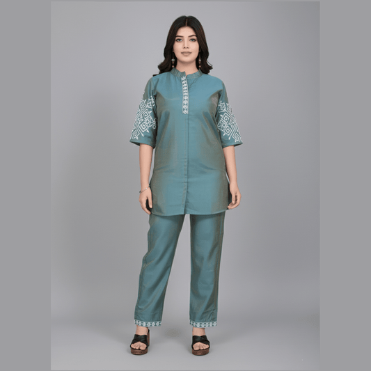 Emerald Green Printed Sleeveless Tiered Flared Kurti - Vinnexa.in